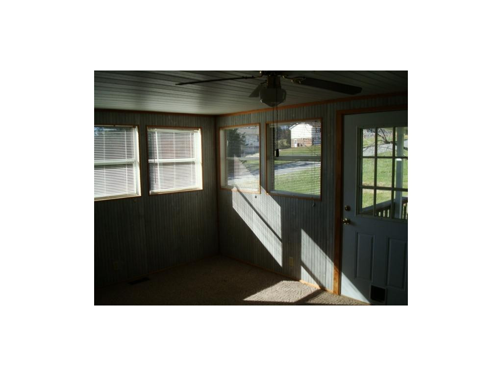 274 Fordtown Road Fall Branch, TN 37656 - Photo 16 of 24 Sunroom