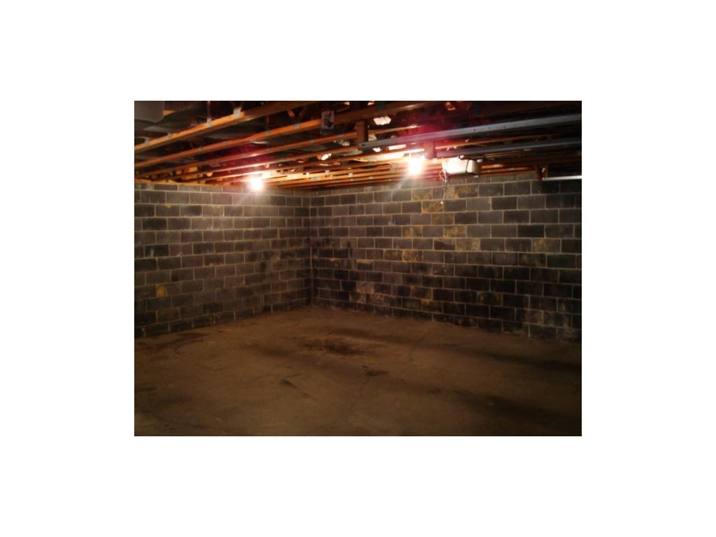 274 Fordtown Road Fall Branch, TN 37656 - Photo 22 of 24 Garage