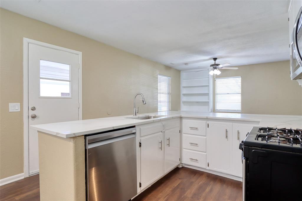 516 South Church Street Pilot Point, TX 76258 - Photo 11 of 36