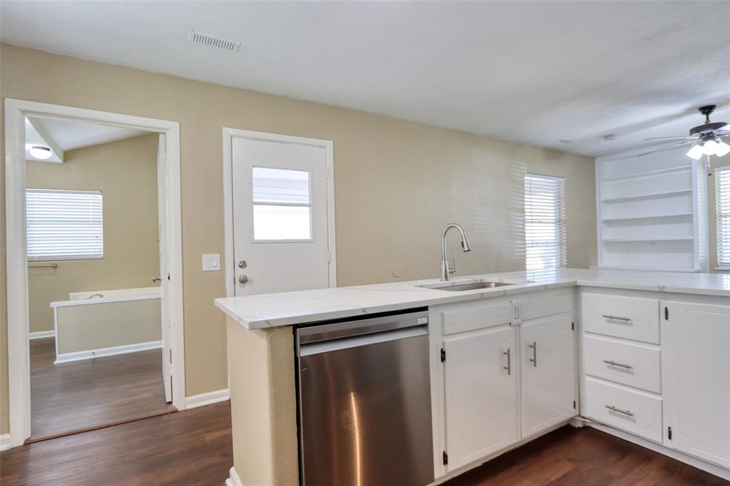 516 South Church Street Pilot Point, TX 76258 - Photo 12 of 36