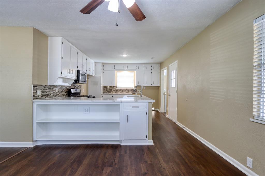 516 South Church Street Pilot Point, TX 76258 - Photo 5 of 36