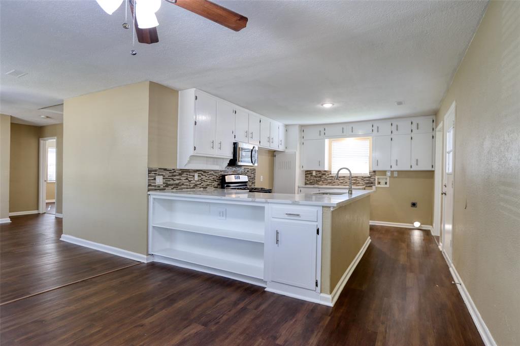 516 South Church Street Pilot Point, TX 76258 - Photo 6 of 36