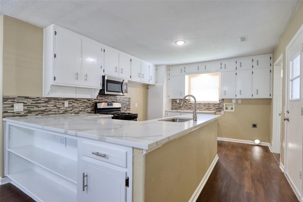 516 South Church Street Pilot Point, TX 76258 - Photo 7 of 36