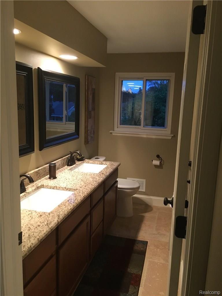 18642 Levan Road Livonia, MI 48152 - Photo 58 of 69 IMG_8964.jpg
