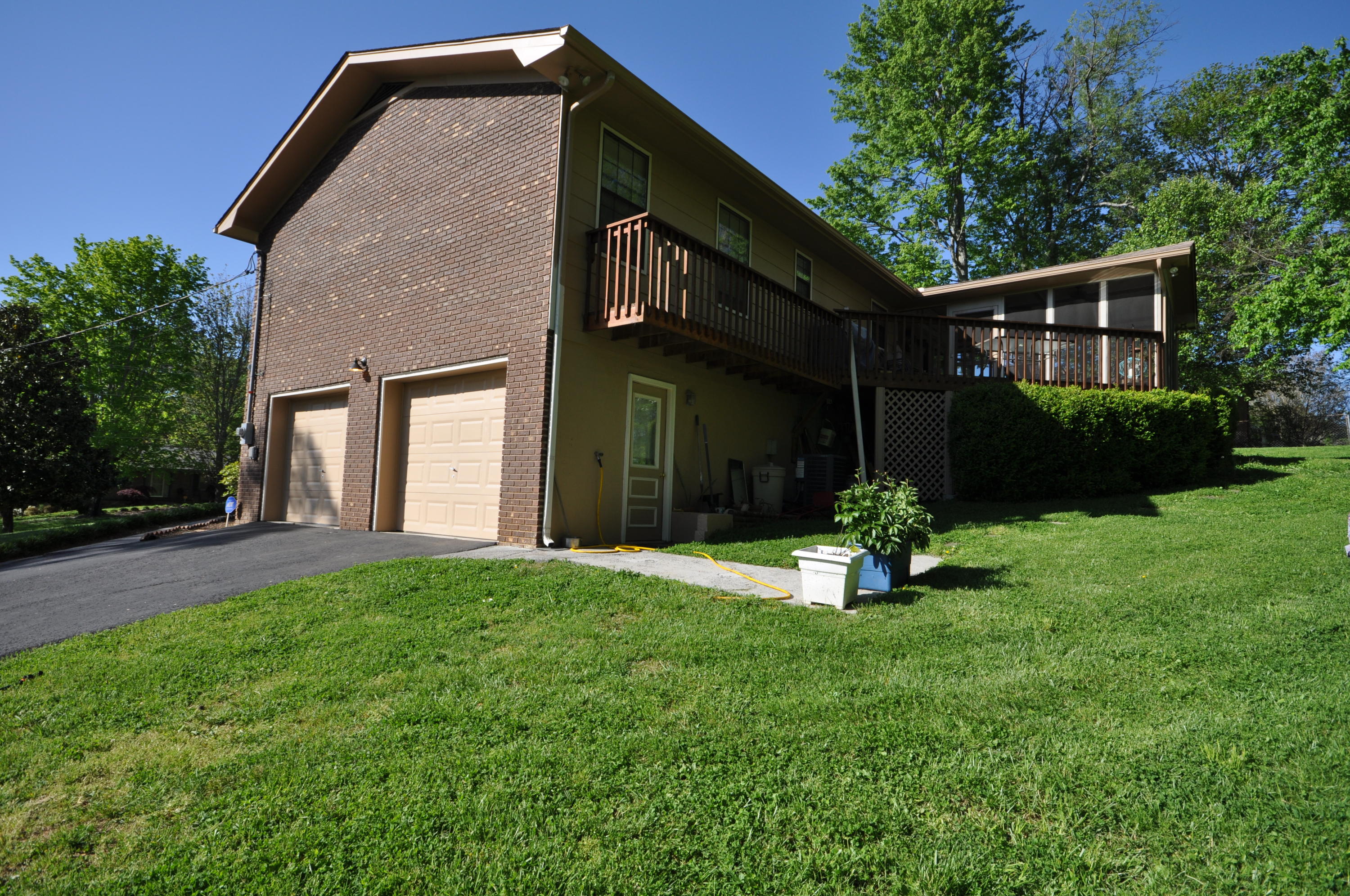 8236 Cricket Road Powell, TN 37849 - Photo 2 of 17 Cricket Garage side