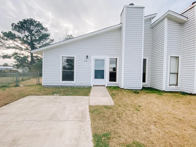 $1,000 | 210 Yaupon Drive, Jacksonville, NC 28546