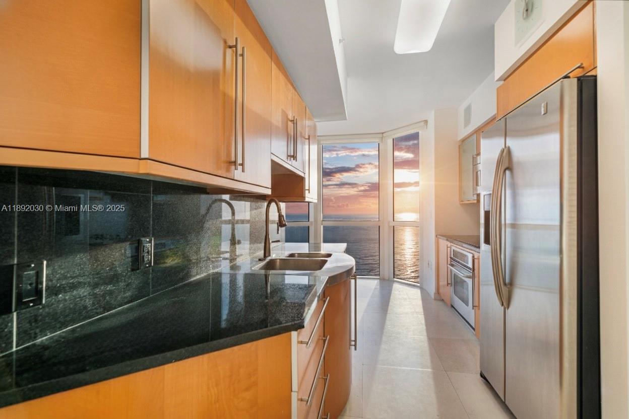 6365 Collins Avenue, Unit 2901 Miami Beach, FL 33141 - Photo 11 of 44