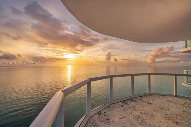 $2,999,999 | 6365 Collins Avenue, Unit 2901, Miami Beach, FL 33141