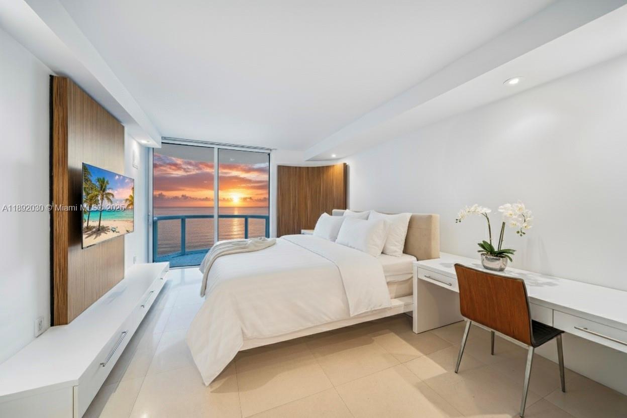 6365 Collins Avenue, Unit 2901 Miami Beach, FL 33141 - Photo 3 of 44 Master bedroom