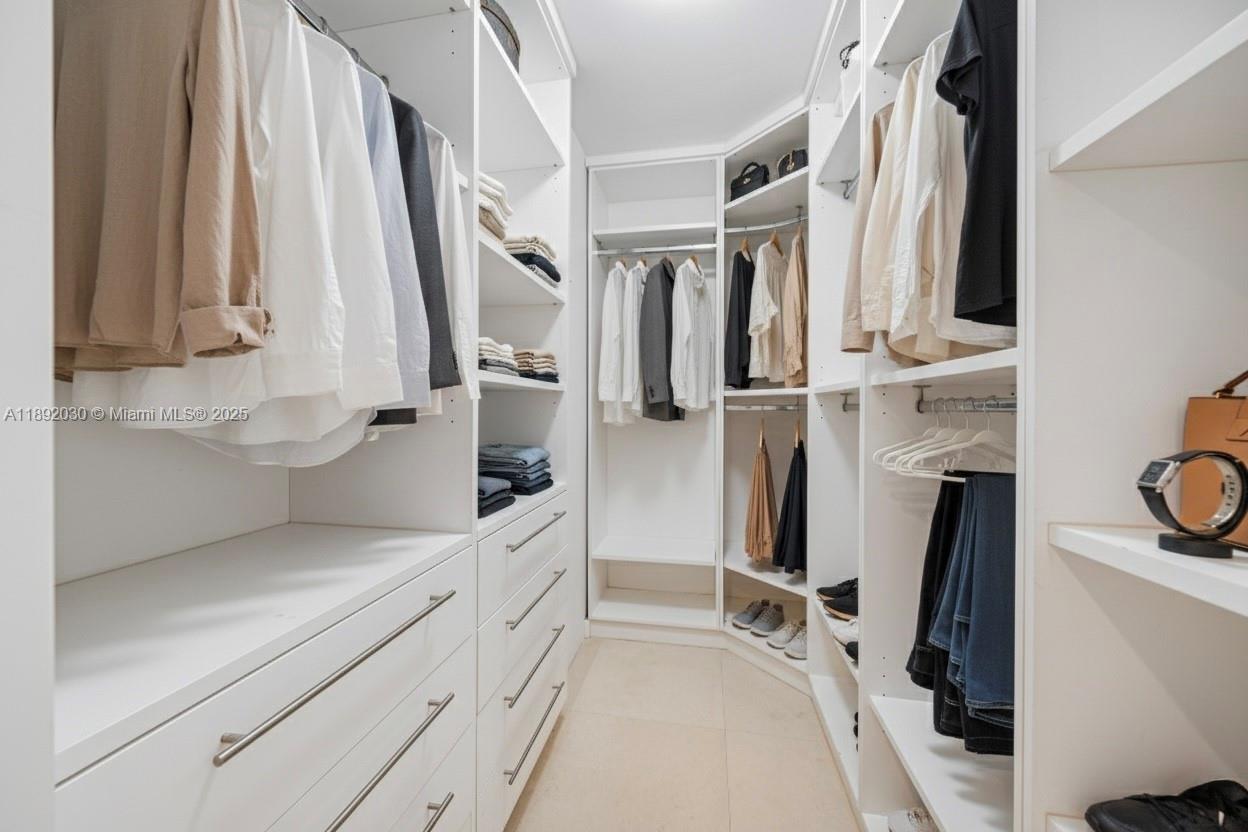 6365 Collins Avenue, Unit 2901 Miami Beach, FL 33141 - Photo 4 of 44 Master bedroom