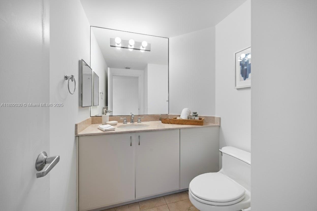 6365 Collins Avenue, Unit 2901 Miami Beach, FL 33141 - Photo 8 of 44 Half bathroom
