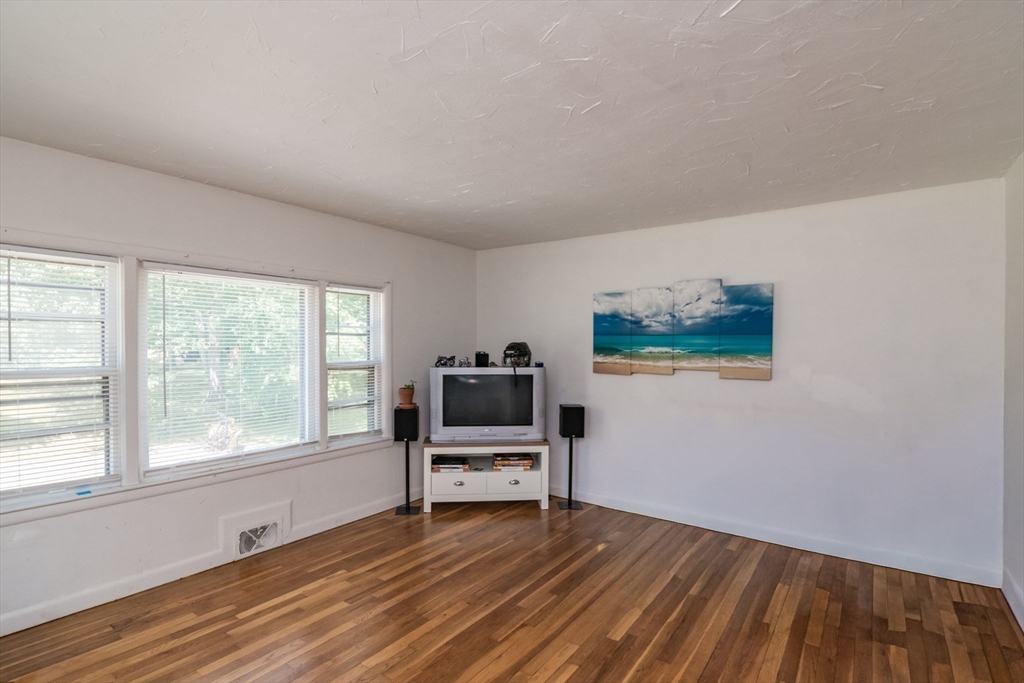 1466-1468 Page Boulevard Springfield, MA 01104 - Photo 31 of 42