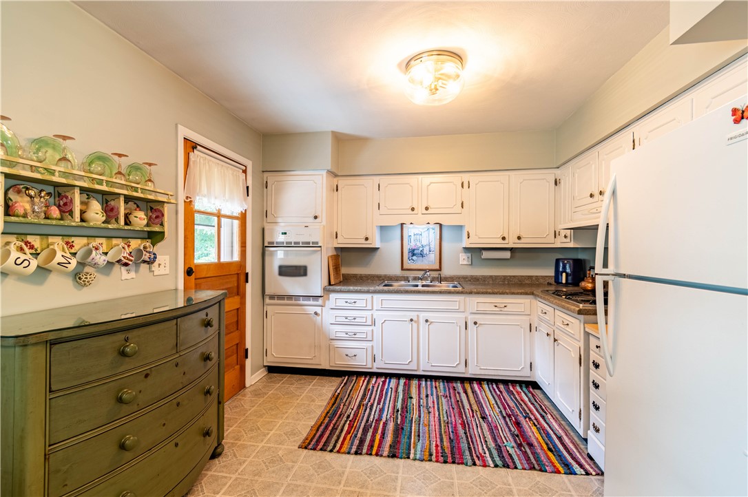 3401 North Christine Drive Decatur, IL 62526 - Photo 9 of 31 Gallery Image 9