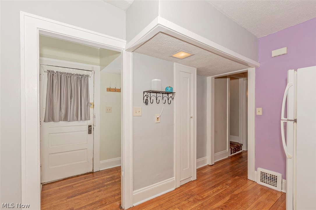 3361 Cedarbrook Road Cleveland, OH 44118 - Photo 26 of 32
