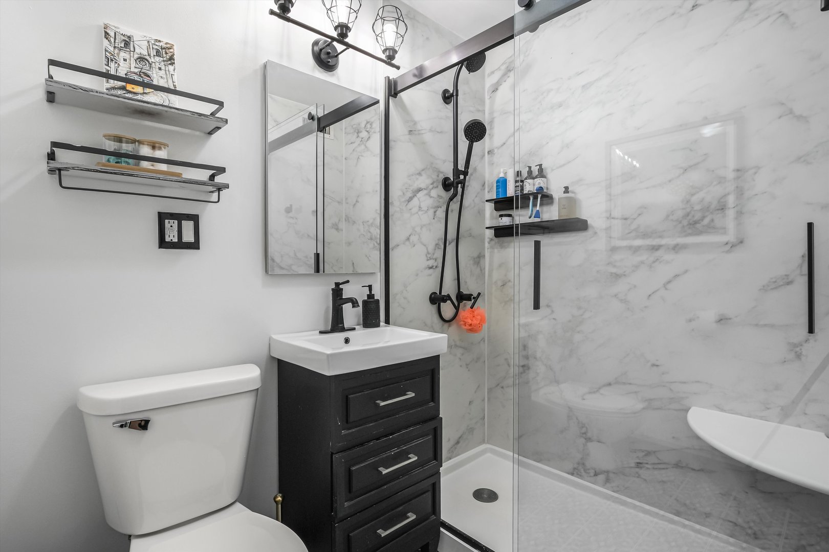 2930 North Sheridan Road, Unit 1111 Chicago, IL 60657 - Photo 16 of 28 a bathroom with a sink a toilet and shower
