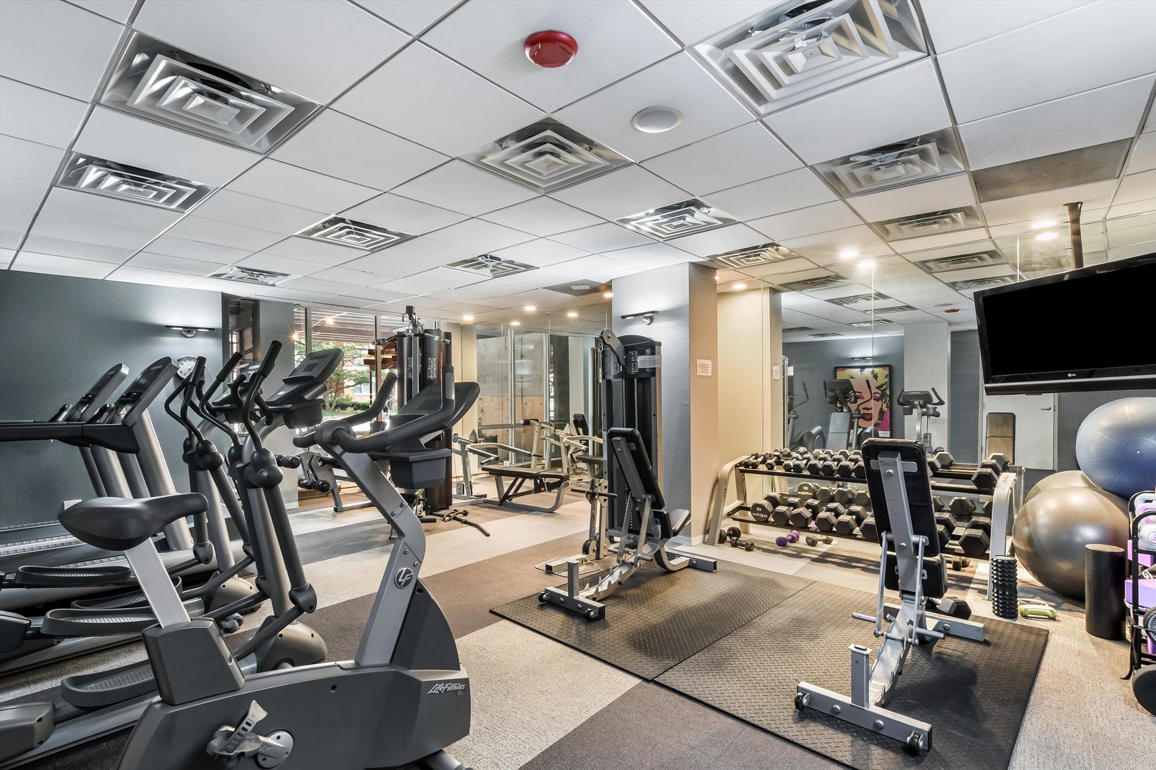 2930 North Sheridan Road, Unit 1111 Chicago, IL 60657 - Photo 18 of 28 a view of a room with gym equipment