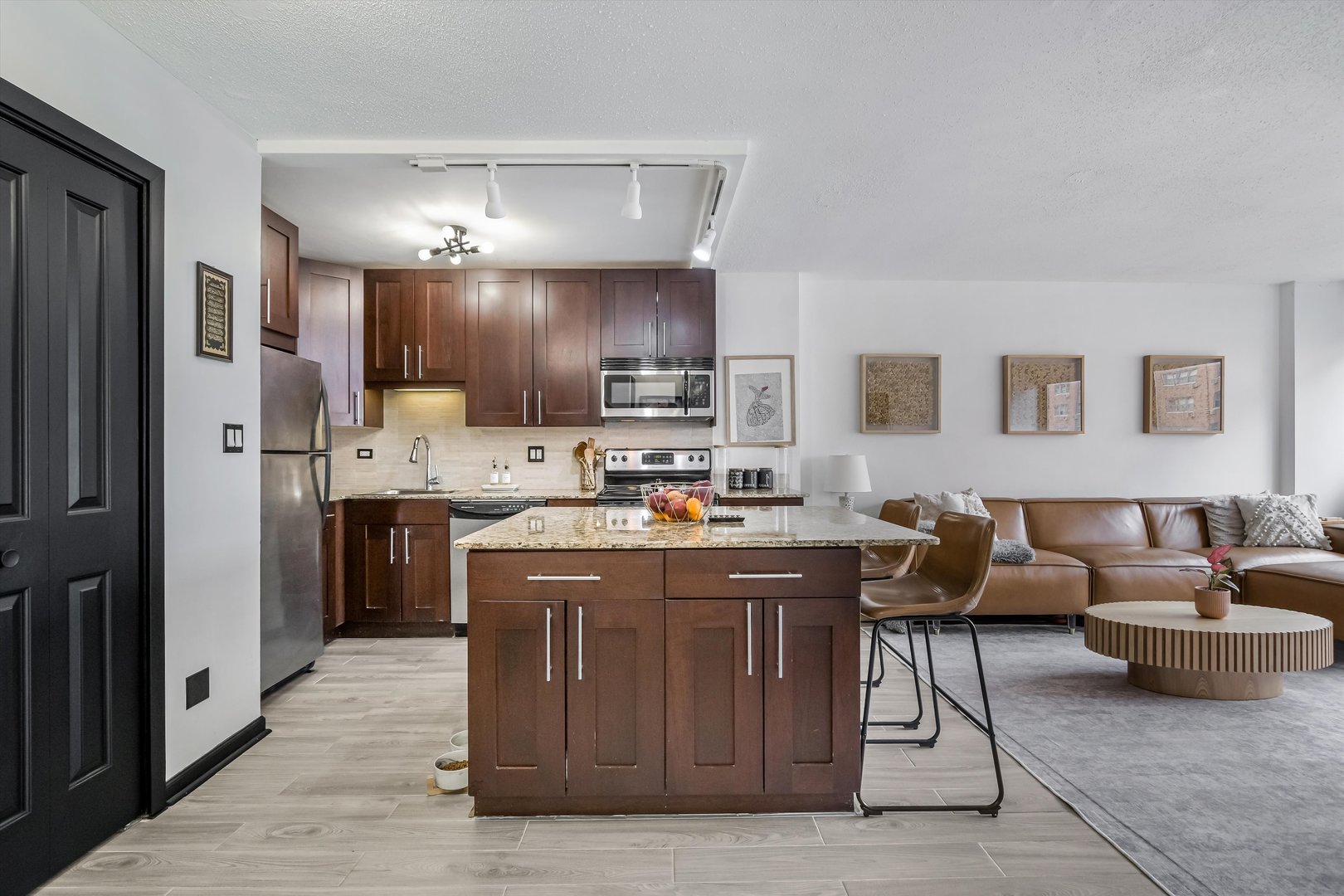 2930 North Sheridan Road, Unit 1111 Chicago, IL 60657 - Photo 2 of 28
