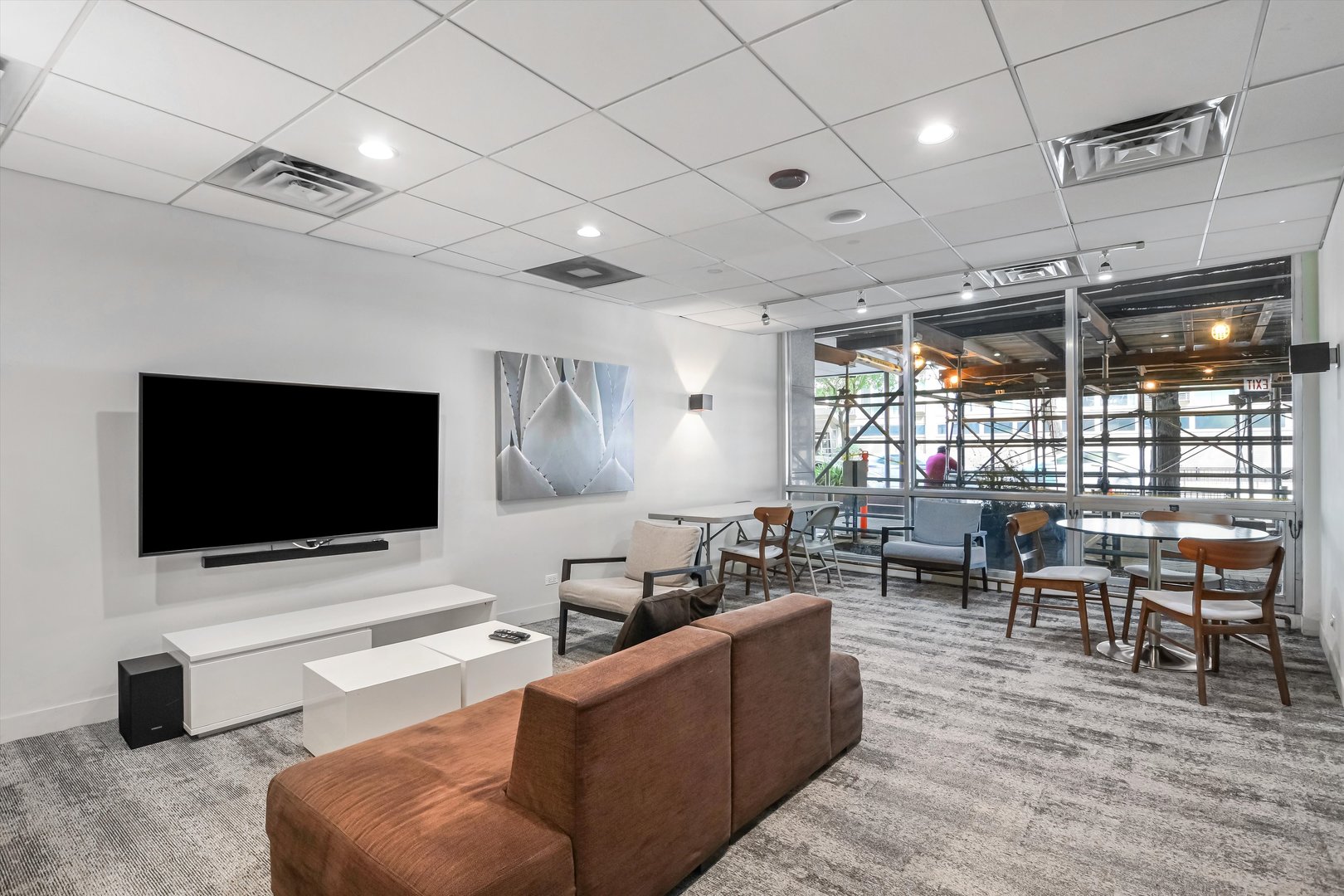 2930 North Sheridan Road, Unit 1111 Chicago, IL 60657 - Photo 26 of 28 a living room with furniture and a flat screen tv