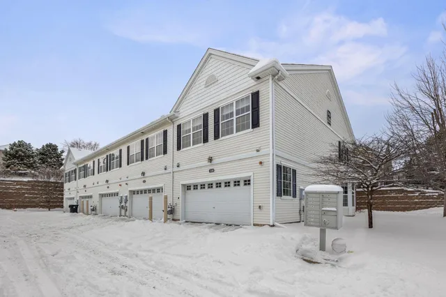 $299,900 | 1249 Majestic Avenue, Unit 316, Maplewood, MN 55109