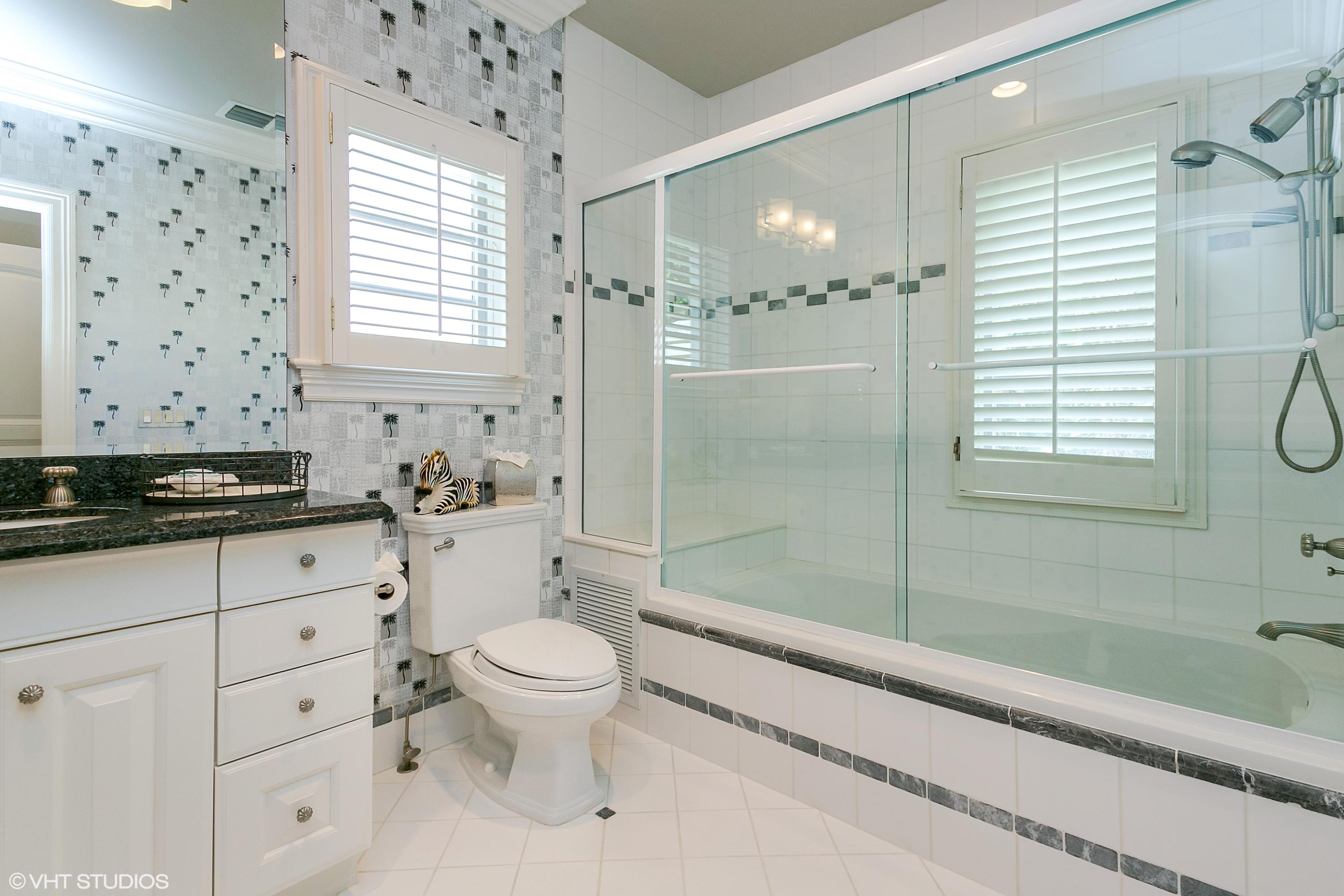 119 Terrapin Trail Jupiter, FL 33458 - Photo 21 of 41 21_119TerratinTer_11_4thBathroom_HiRes