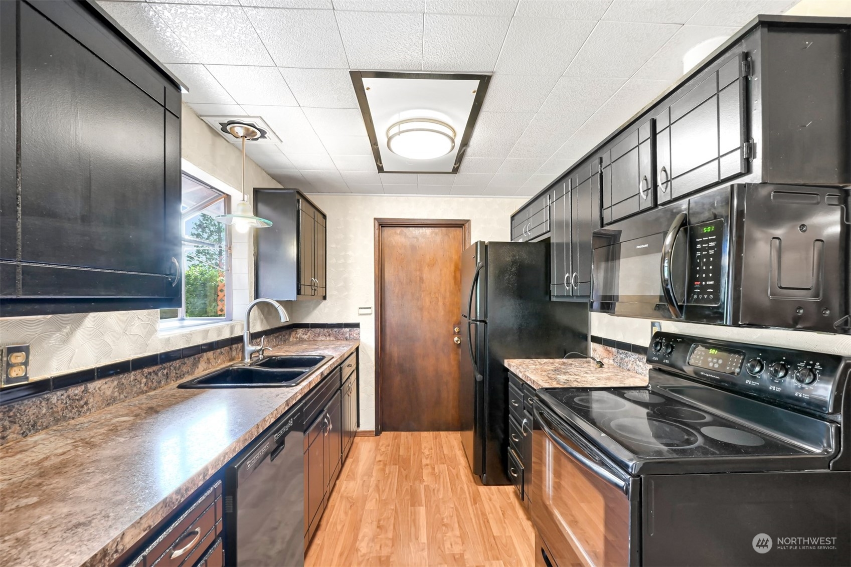 2535 East Hemmi Road Bellingham, WA 98226 - Photo 9 of 40