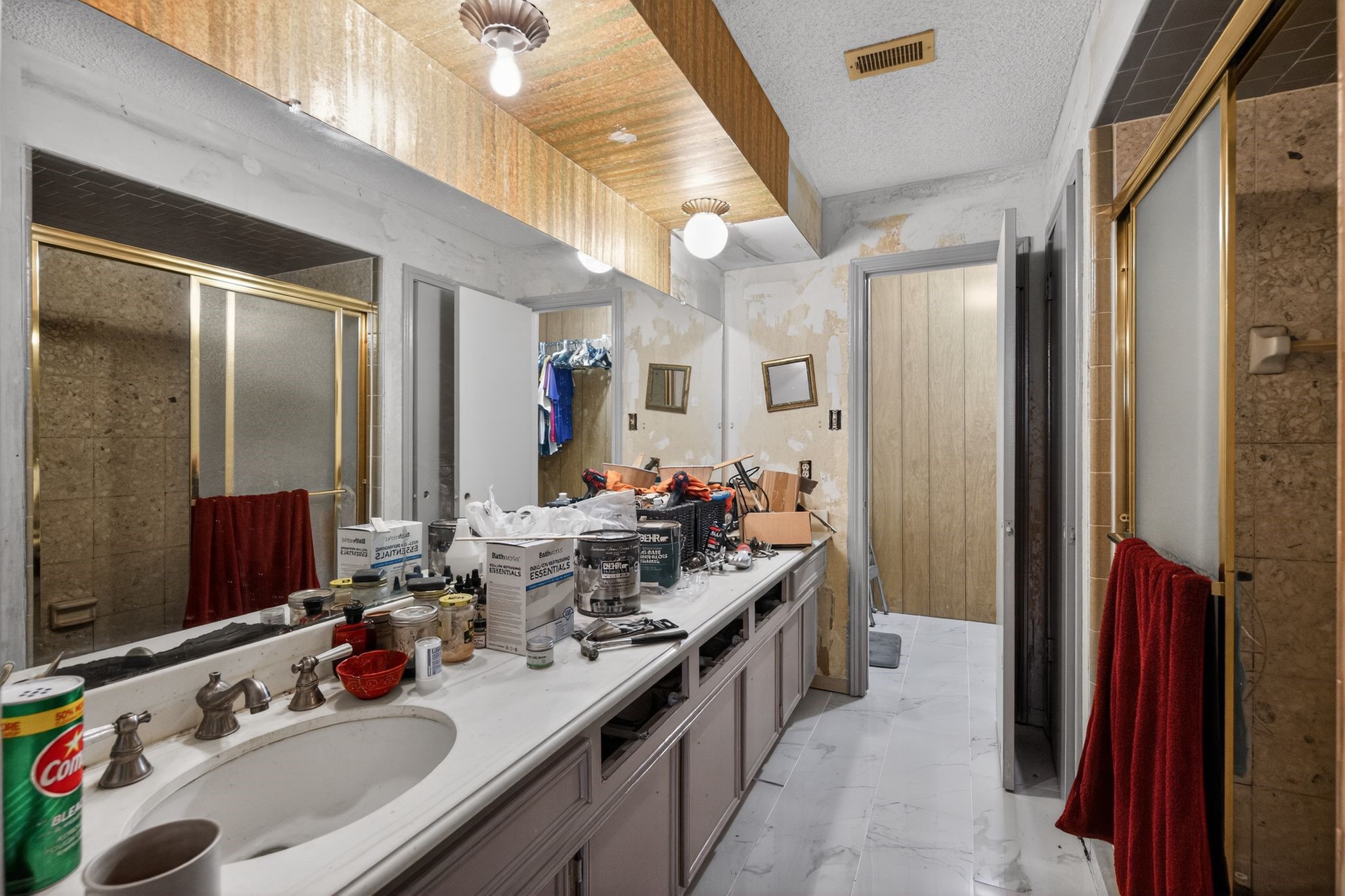 7815 Hummingbird Street Houston, TX 77071 - Photo 17 of 24 a bathroom with a double vanity sink and a mirror