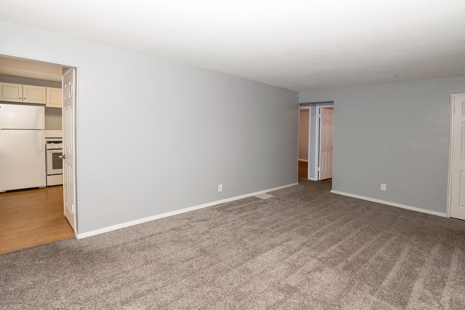 528 Roebling Road Cincinnati, OH 45238 - Photo 6 of 29