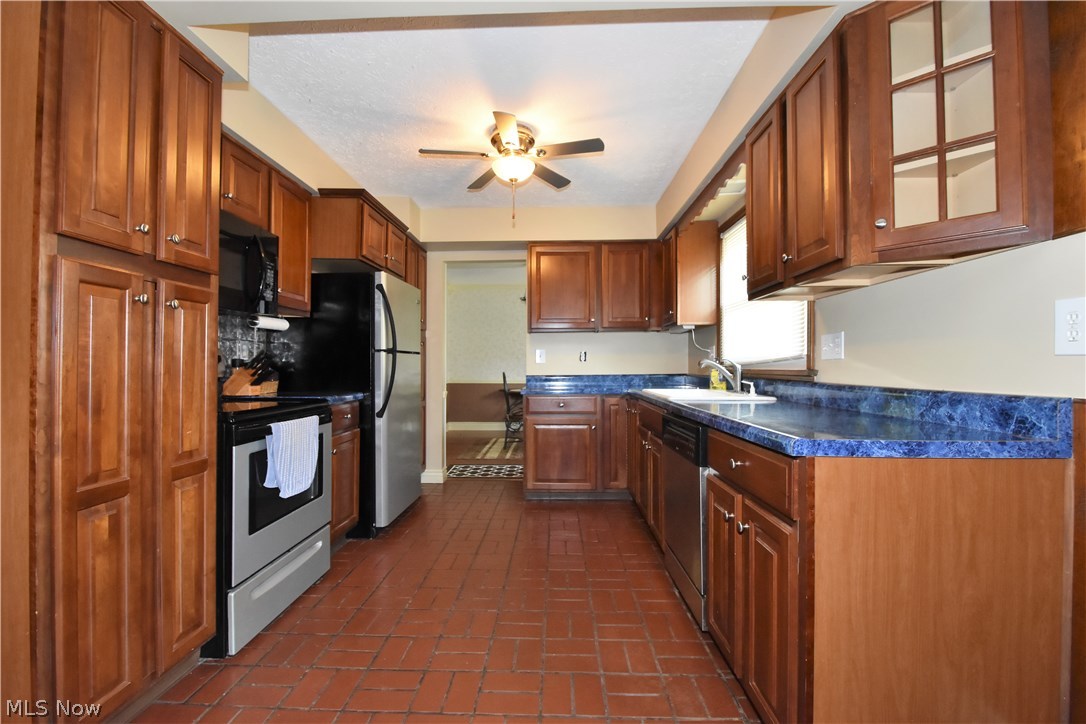 600 Yager Road Clinton, OH 44216 - Photo 6 of 33 Kitchen for entertaining.