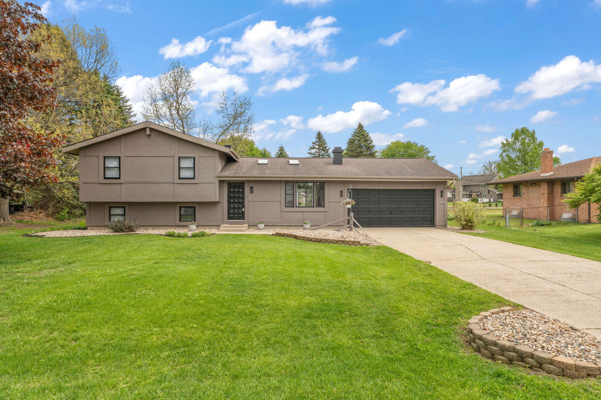 55944 Buckeye Road Mishawaka, IN 46545 - Photo 2 of 38 2048x1365