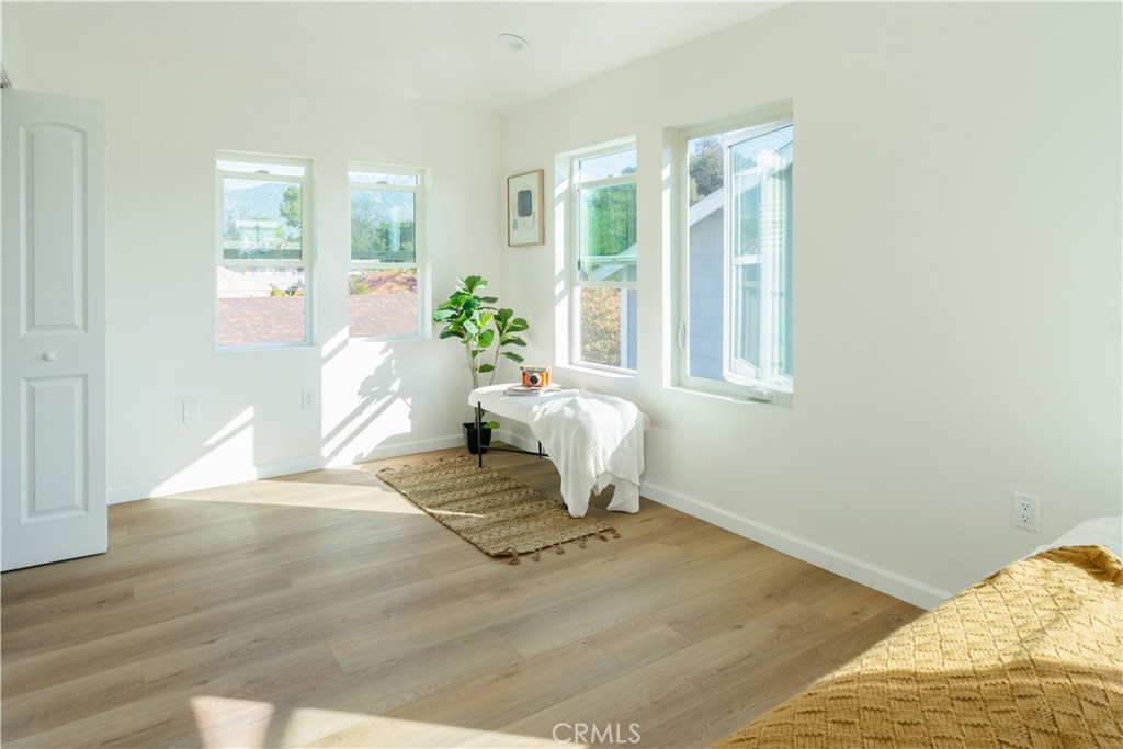 175 East Villa Street Pasadena, CA 91101 - Photo 17 of 28 Primary Suite - 2nd floor