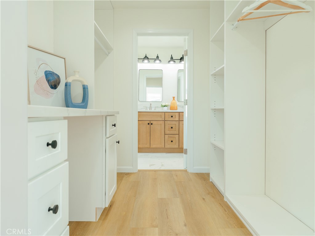 175 East Villa Street Pasadena, CA 91101 - Photo 19 of 28 Primary Suite - 2nd floor