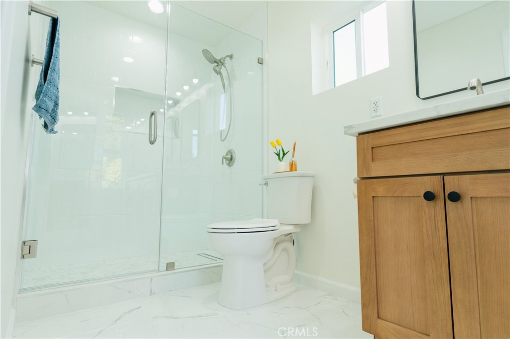 175 East Villa Street Pasadena, CA 91101 - Photo 20 of 28 Primary Suite - 2nd floor