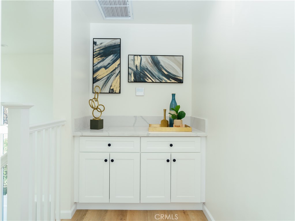 175 East Villa Street Pasadena, CA 91101 - Photo 21 of 28 Primary Suite - 2nd floor