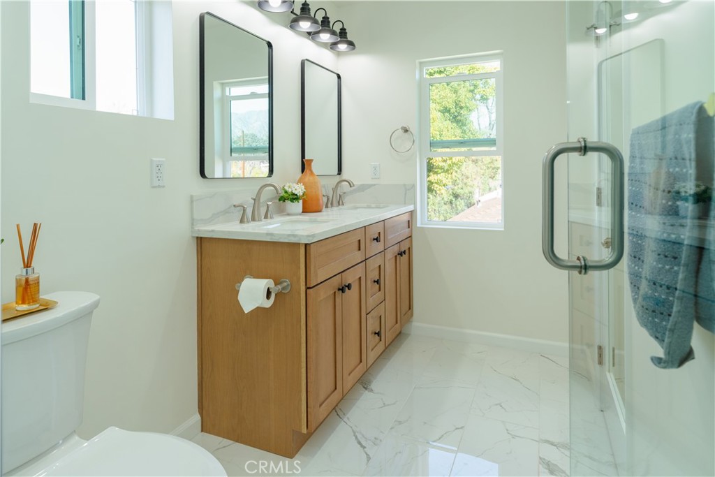 175 East Villa Street Pasadena, CA 91101 - Photo 24 of 28 Primary Suite - 2nd floor