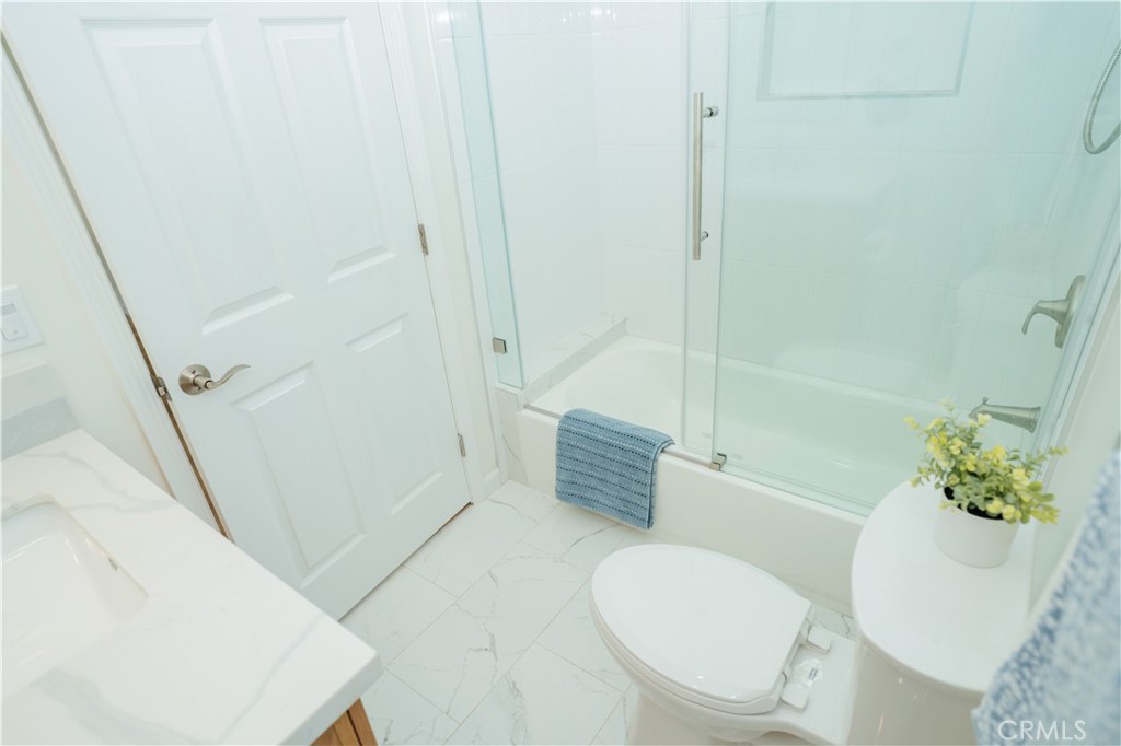 175 East Villa Street Pasadena, CA 91101 - Photo 27 of 28 1st floor bathroom