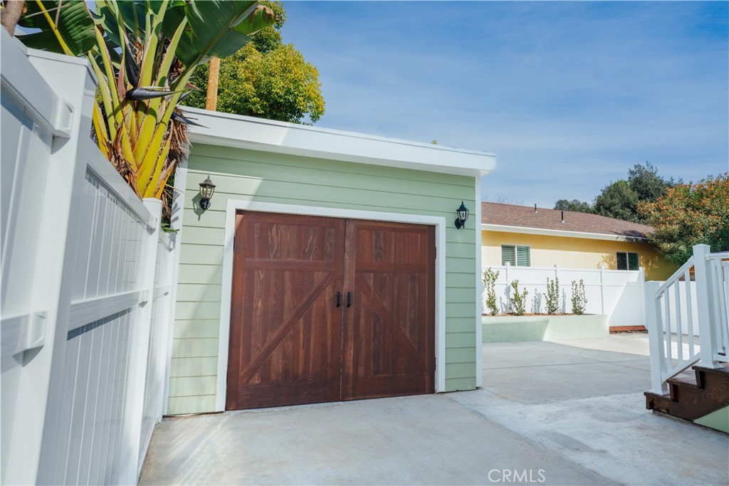 175 East Villa Street Pasadena, CA 91101 - Photo 8 of 28 Redwood doors