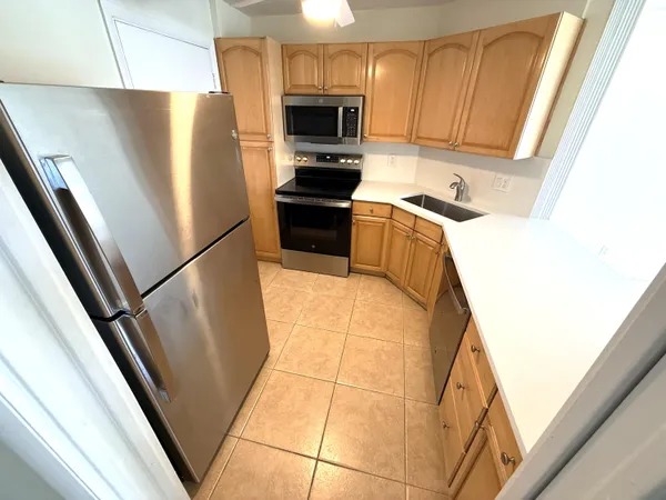 $2,000 | 133 North Pompano Beach Boulevard, Unit 606, Pompano Beach, FL 33062