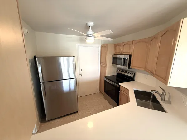 $2,000 | 133 North Pompano Beach Boulevard, Unit 606, Pompano Beach, FL 33062