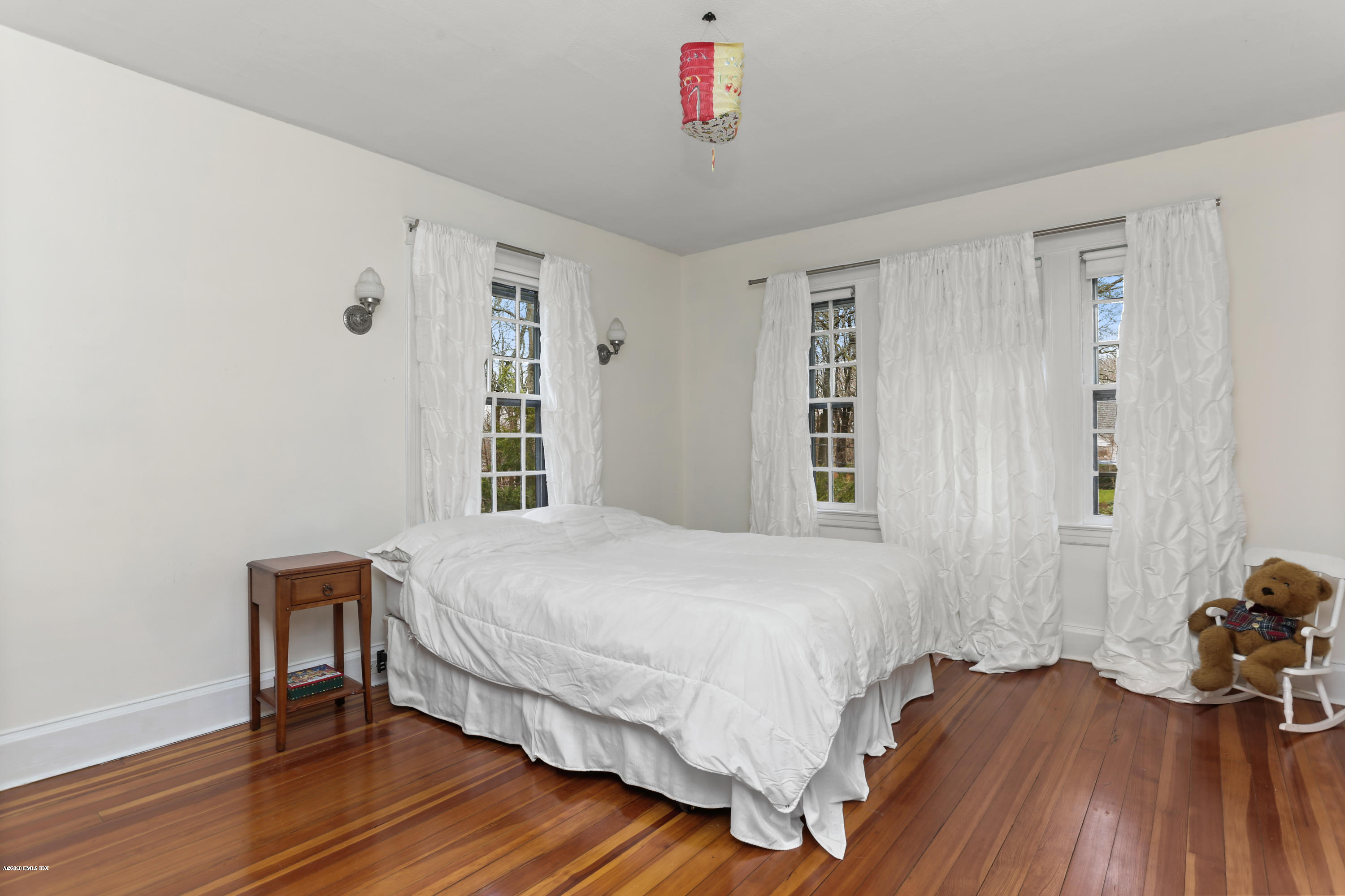 18 Leonard Avenue Riverside, CT 06878 - Photo 20 of 28 a bedroom with a bed and a window