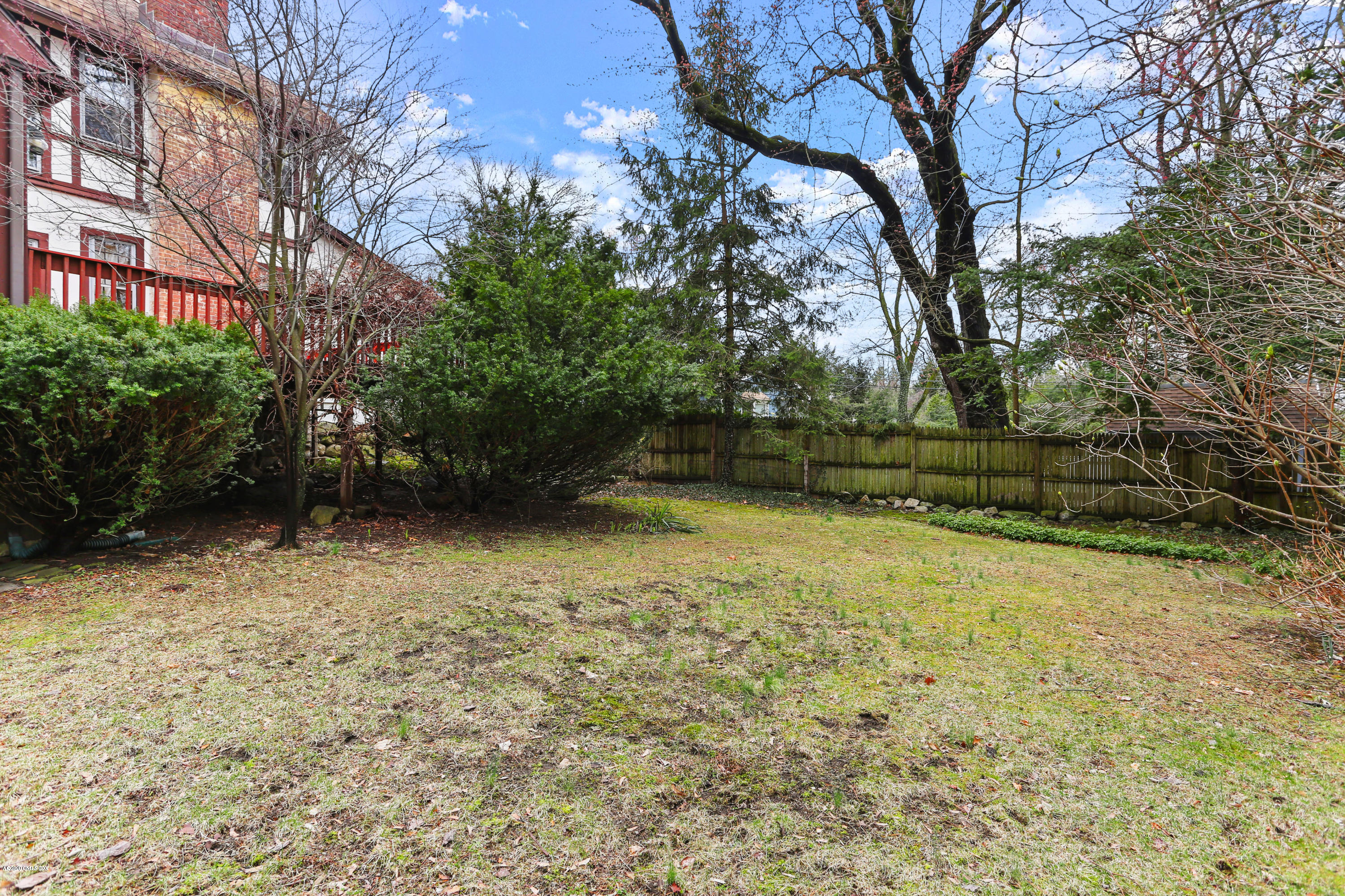 18 Leonard Avenue Riverside, CT 06878 - Photo 27 of 28 a backyard of a house