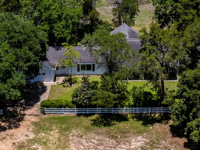 $860,000 | 2231 US 90, Schulenburg, TX 78956