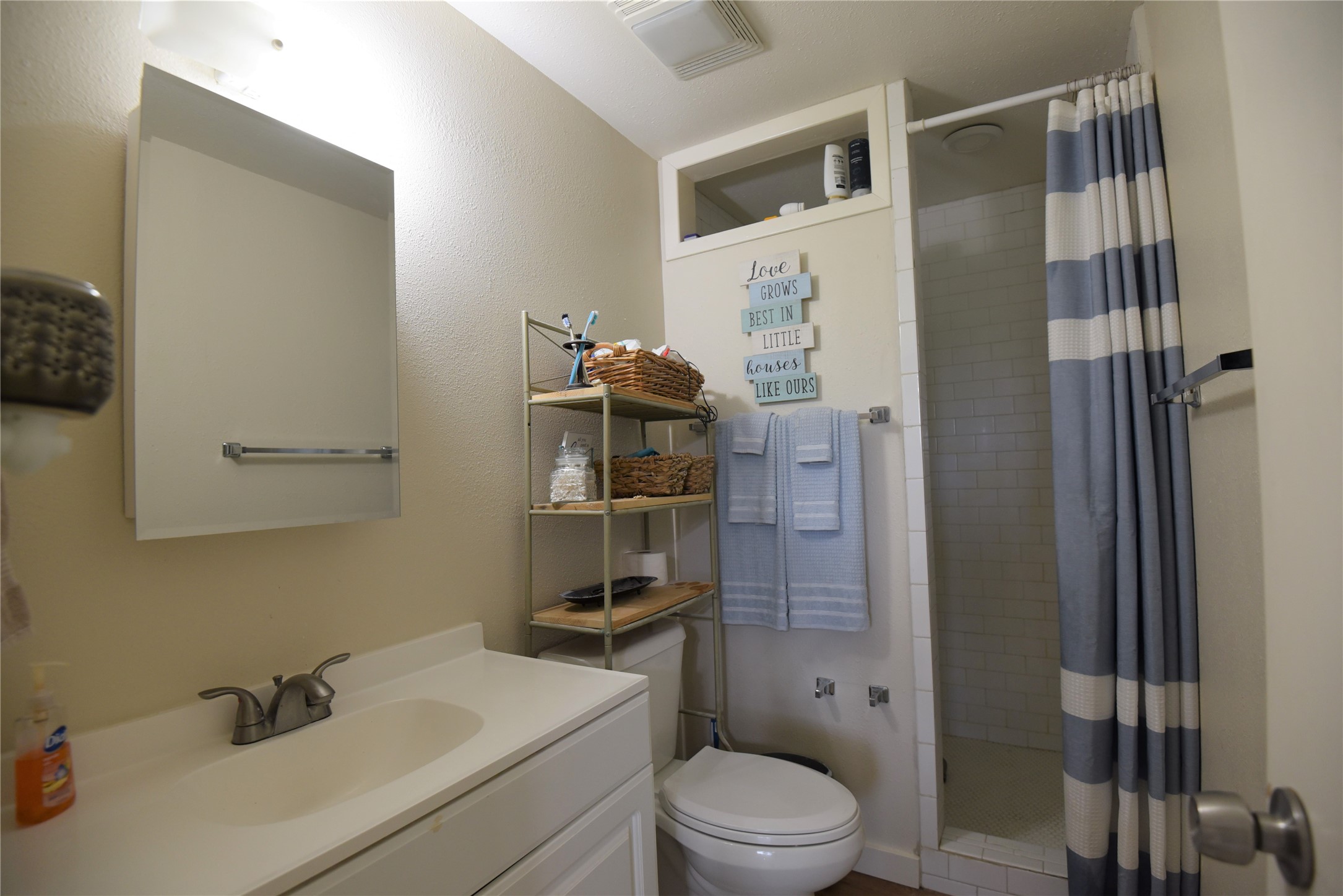 2231 US 90 Schulenburg, TX 78956 - Photo 13 of 31 a bathroom with a toilet sink and shower