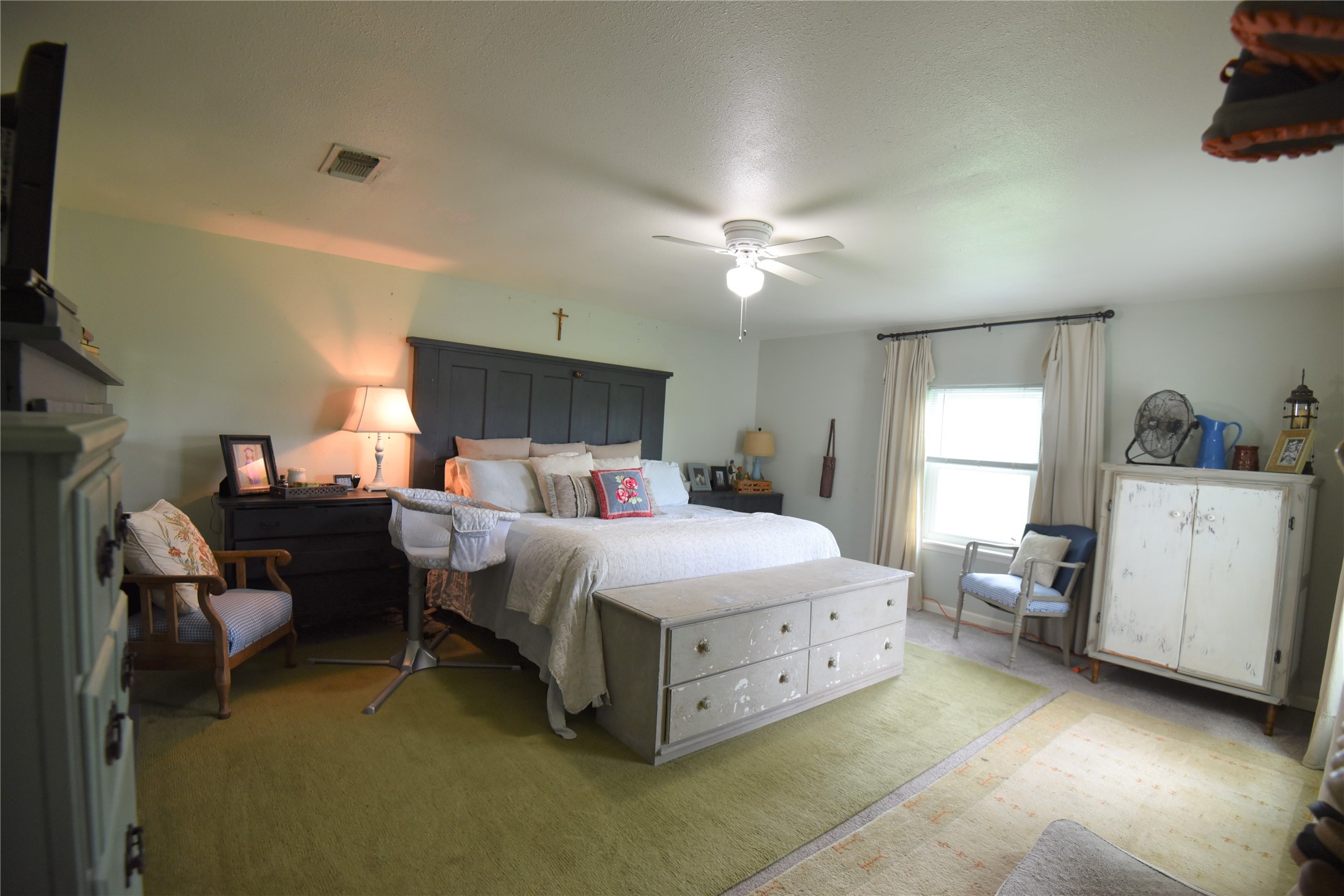 2231 US 90 Schulenburg, TX 78956 - Photo 15 of 31 a bedroom with a bed and a chandelier