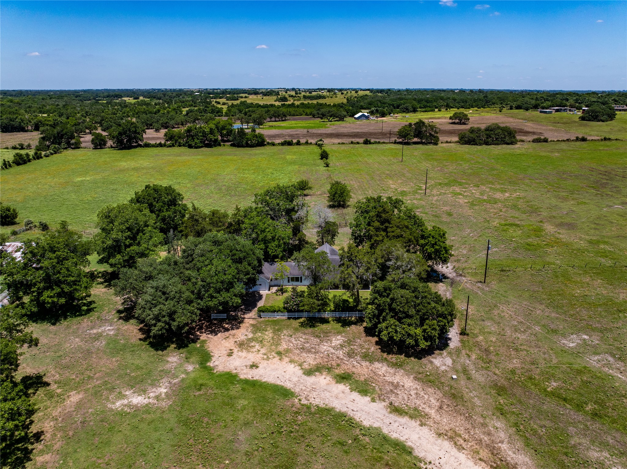 2231 US 90 Schulenburg, TX 78956 - Photo 4 of 31 a view of an ocean and beach