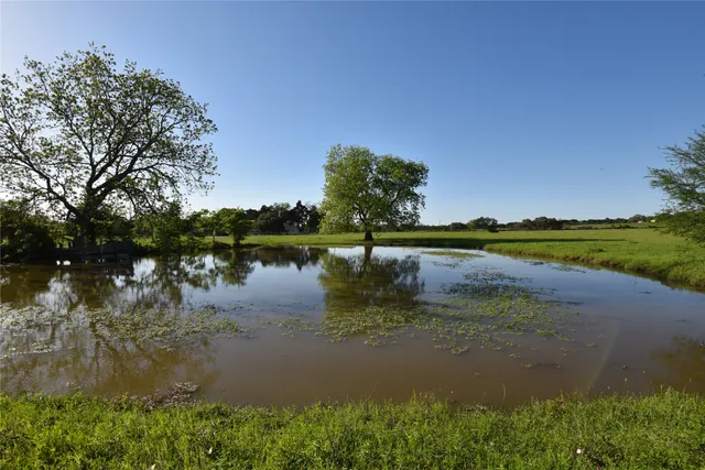 $860,000 | 2231 US 90, Schulenburg, TX 78956