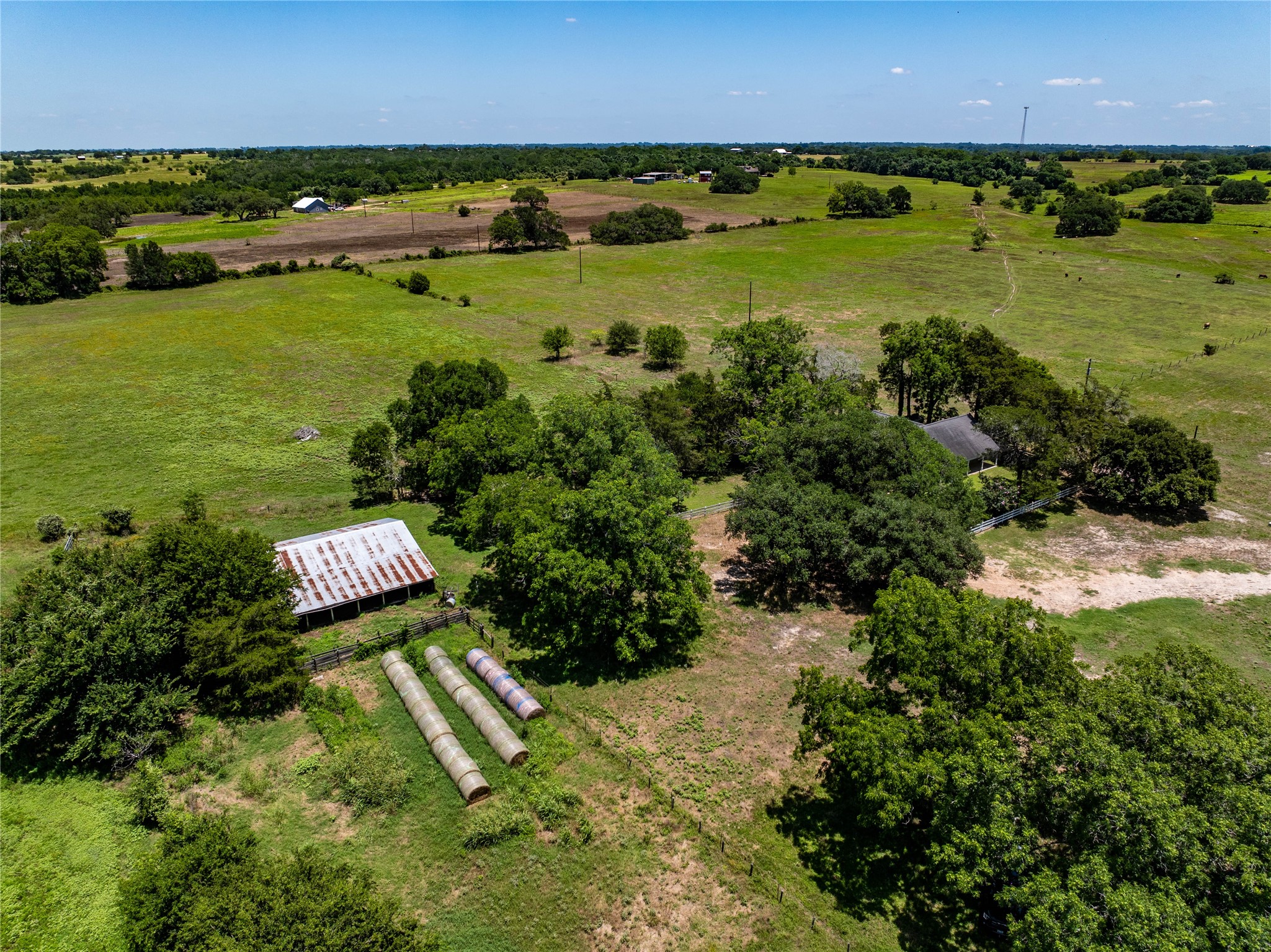 2231 US 90 Schulenburg, TX 78956 - Photo 8 of 31 a view of an ocean and city