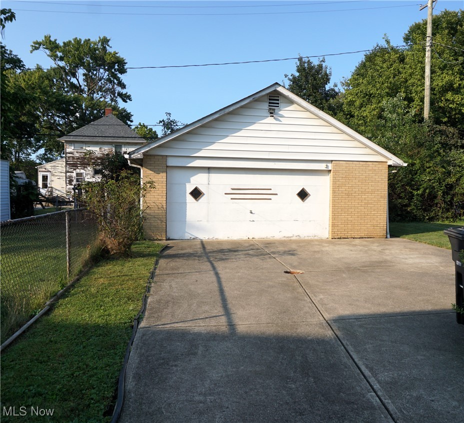 18123 Landseer Road Cleveland, OH 44119 - Photo 3 of 17 Detached 2 car Garage