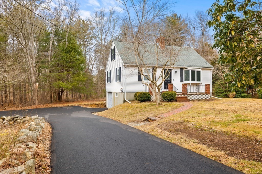 10 South Meadow Road Carver, MA 02330 - Photo 3 of 26 Gallery Image 3