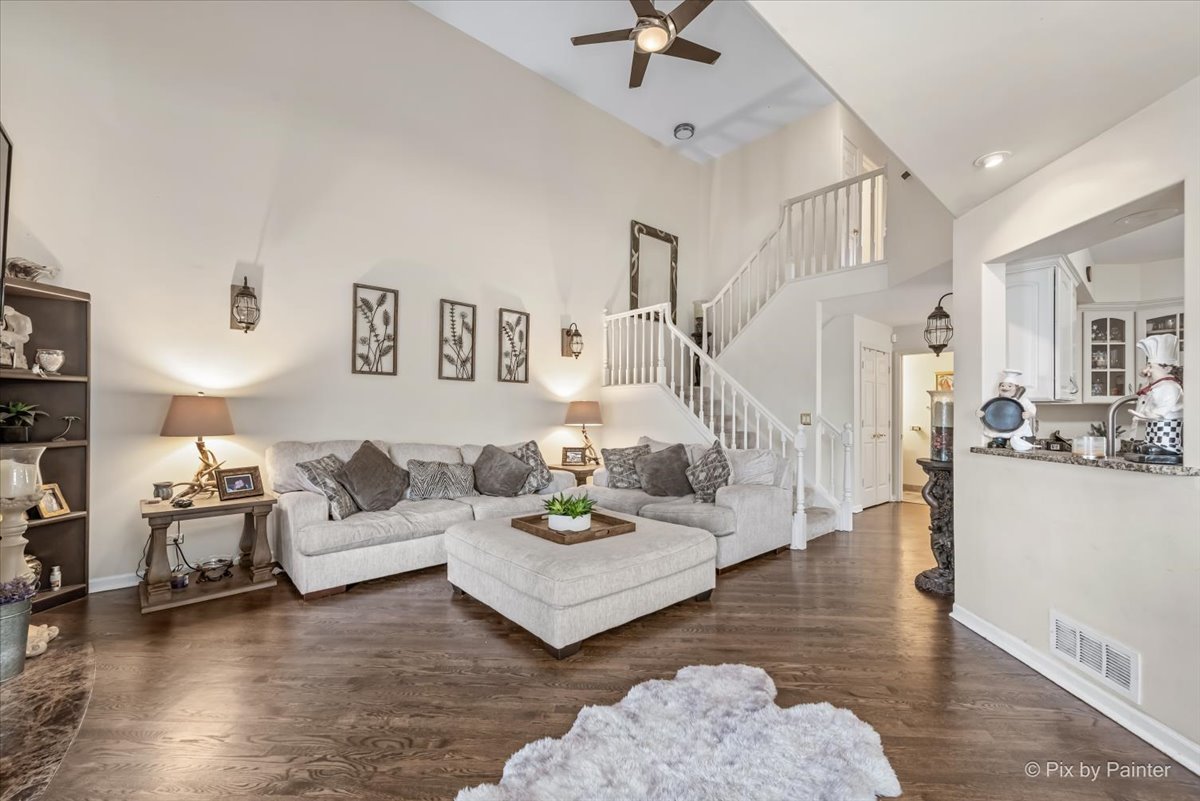 829 Shoreline Road Lake Barrington, IL 60010 - Photo 10 of 48 Gallery Image 10