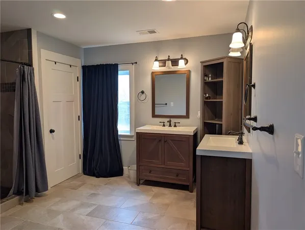 $779,000 | 347 Northeast County Road, Warrensburg, MO 64093